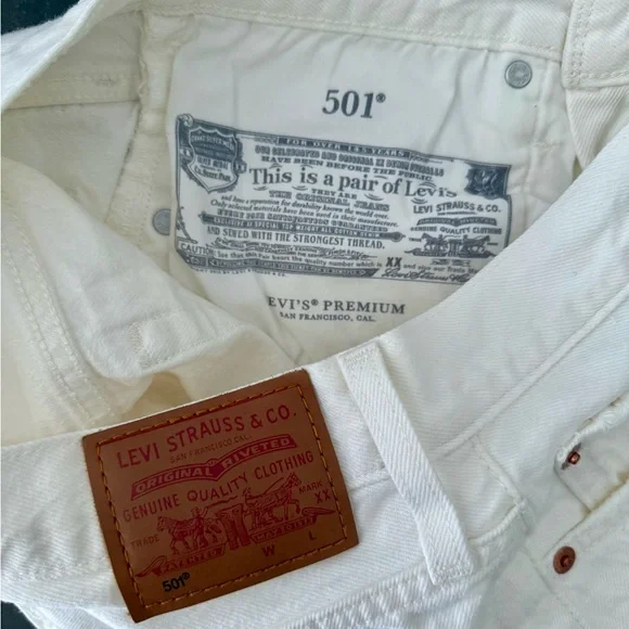 New! Levi's Premium 501 high rise white jean shorts size 26 - Picture 3 of 4